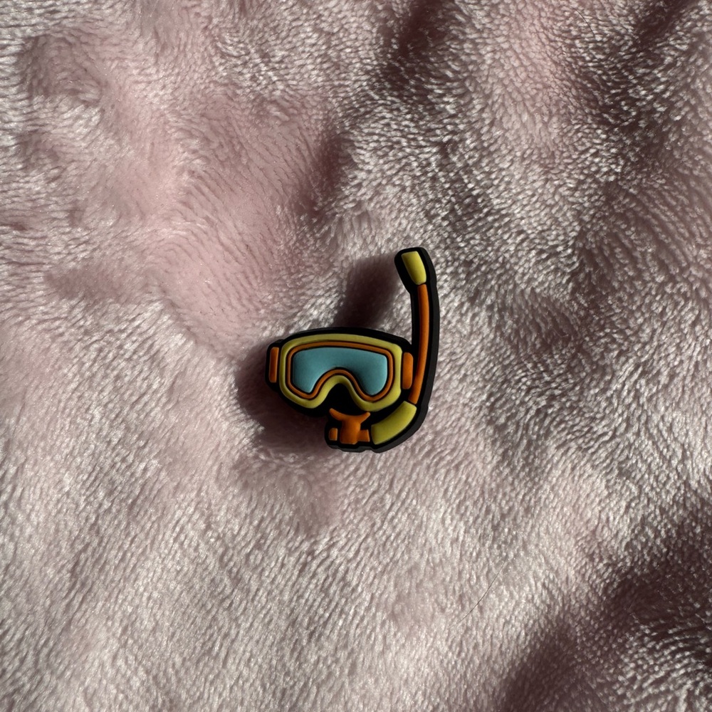 Diving Mask and Snorkel Shoe Charm

Jibbitz